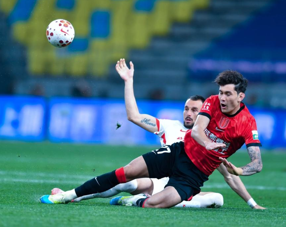 开云体育下载网址-一场1-0，让中超榜首易主，神仙进球诞生：第79分钟角球破门绝杀